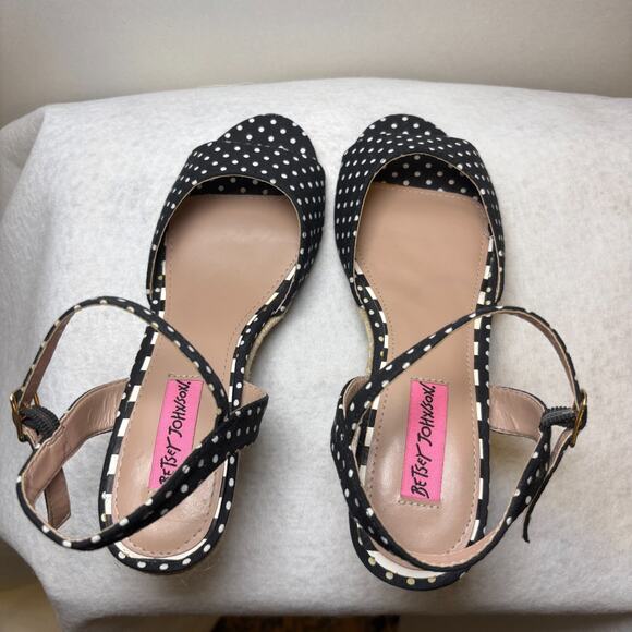 Betsey Johnson Athena Wedge Sandal Strap 7.5 Black/White Polka Dot/New - Picture 7 of 7